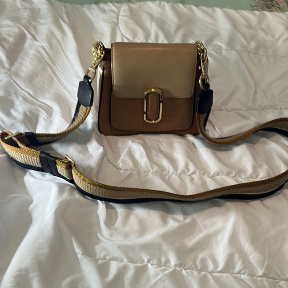 Marc Jacobs Handbags - Marc Jacob’s Tan and Gold Colorblock Women's Bag